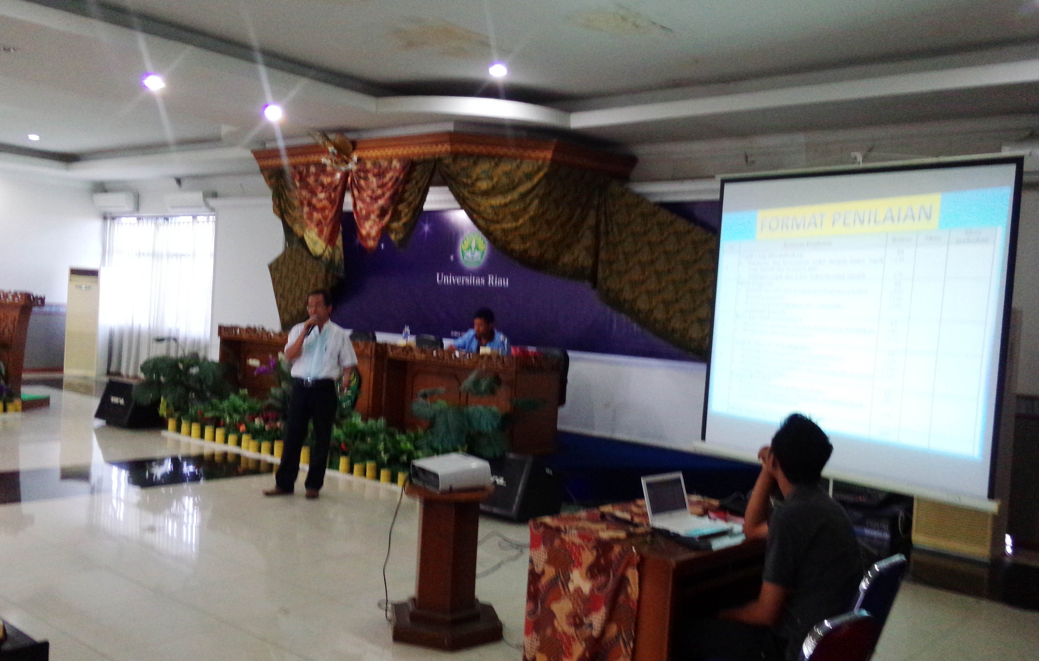 Ratusan Peserta Ikuti Seminar Pelatihan Karya Tulis Ilmiah UR